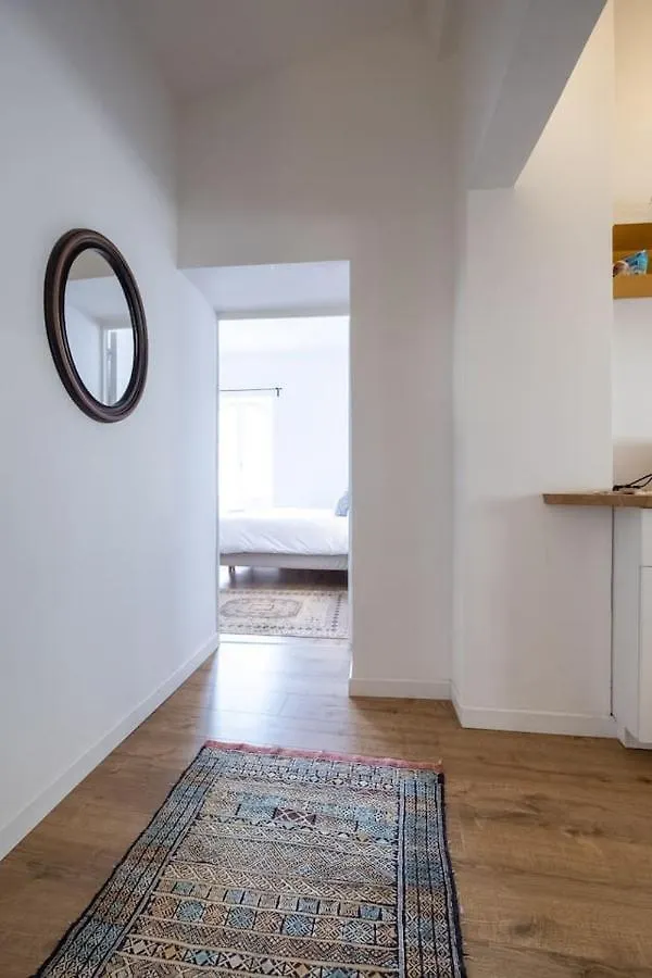 Sunny, Breezy Gem In The Centre Of The Old City Arles Apartment